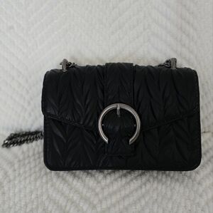 Elegant Black Quilted Chain Bag